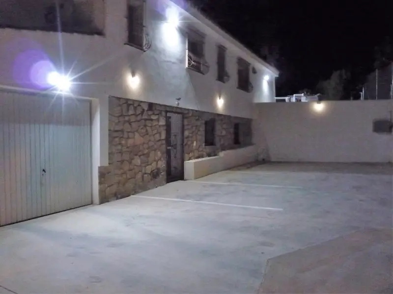Casa con Piscina en La Nucia - Villa Mediterránea con Apartamento