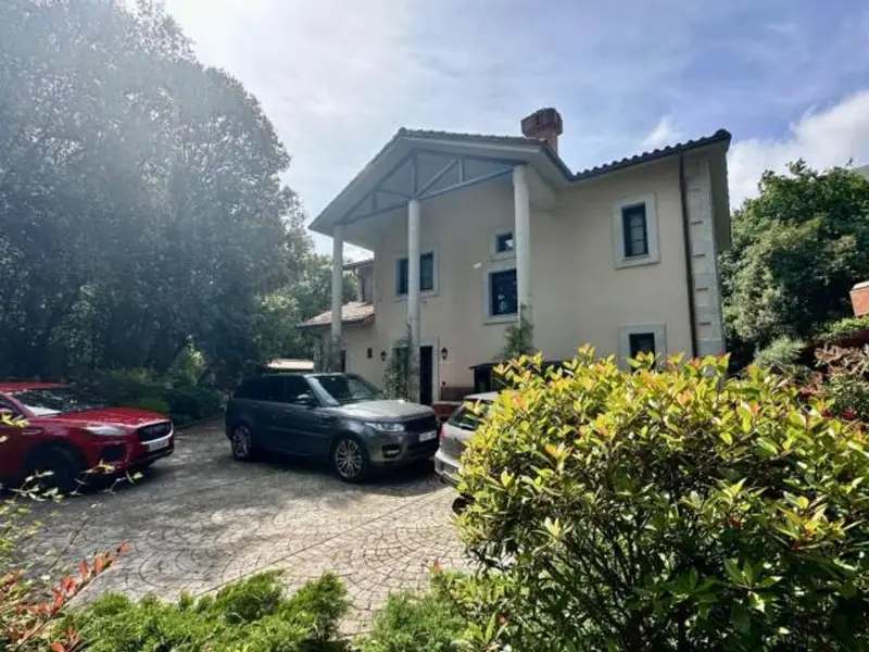 Venta Chalet en Llanes Asturias con Gran Parcela y Jacuzzi