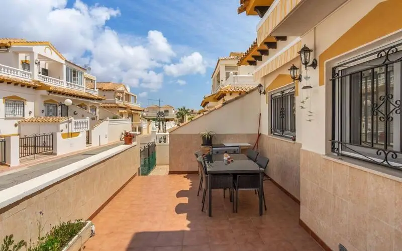 Adosado en Playa Flamenca 2 Dormitorios 2 Baños Solarium
