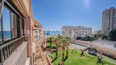 Atico Duplex en Primera Linea de Playa con Vistas al Mar