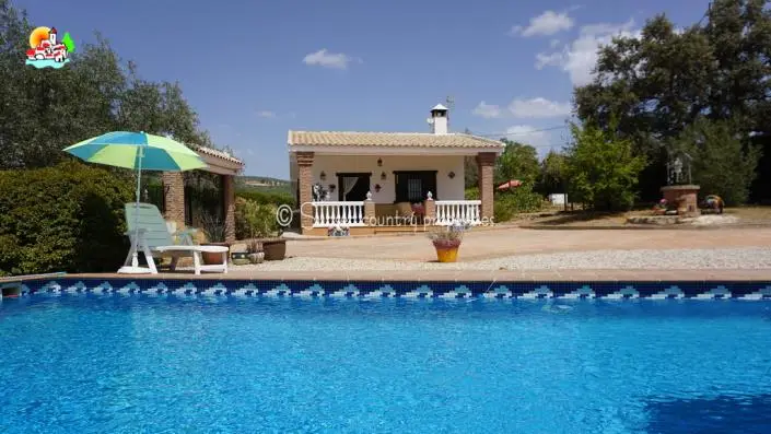 Villa de 3 Dormitorios con Piscina cerca de Loja