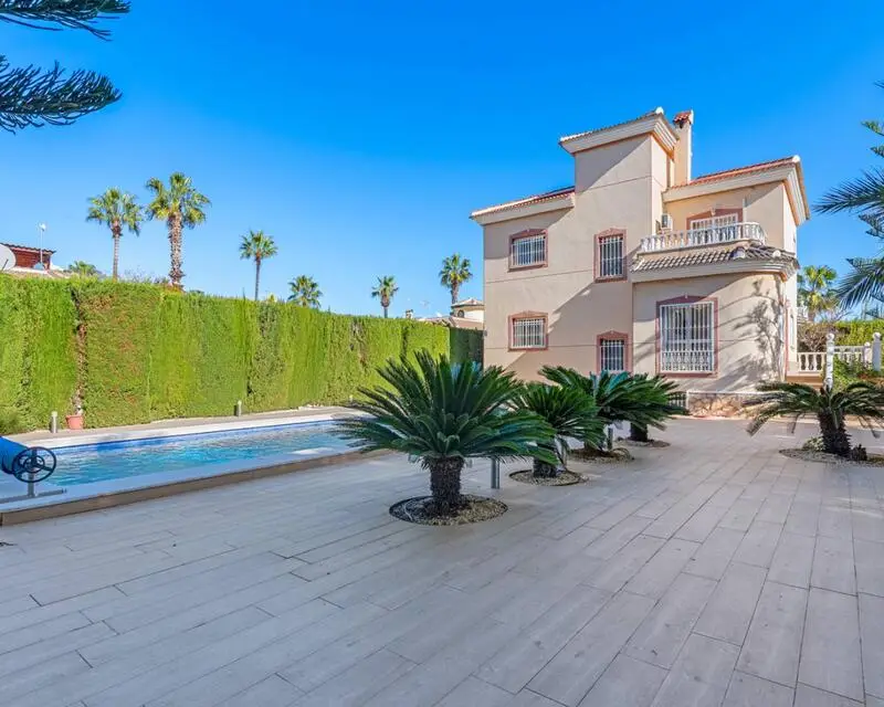 Villa 5 Dormitorios Ciudad Quesada Lujosa Piscina Privada