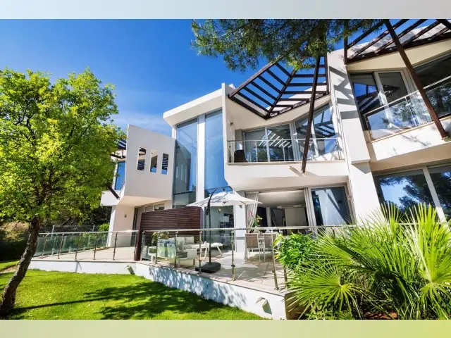 Casa-Villa de 2 Dormitorios en venta Marbella, España