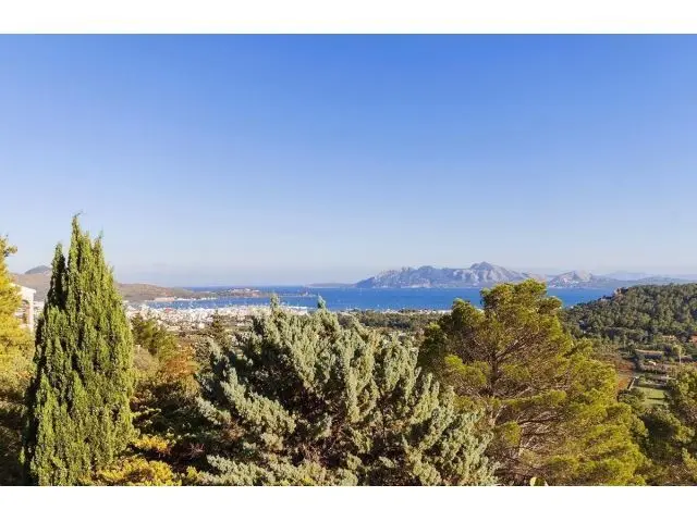 Villa de Lujo en Puerto Pollensa con Vistas Panorámicas y 2 Piscinas