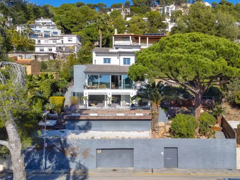 Chalet en Blanes con Vistas al Mar y Piscina Privada
