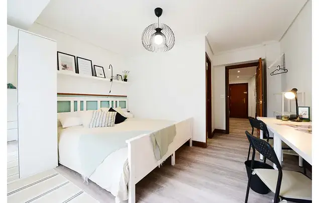 Habitacion 90m2 Bilbao Estancia Media Larga