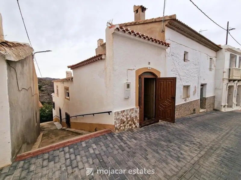 Casa de Pueblo en El Chive Almeria 3 Dormitorios 86m2
