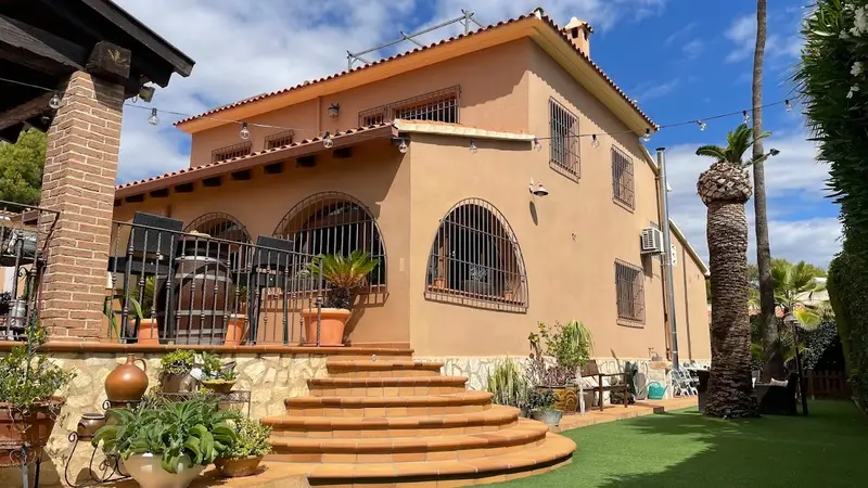 Villa en Venta con Piscina Privada cerca de Benidorm