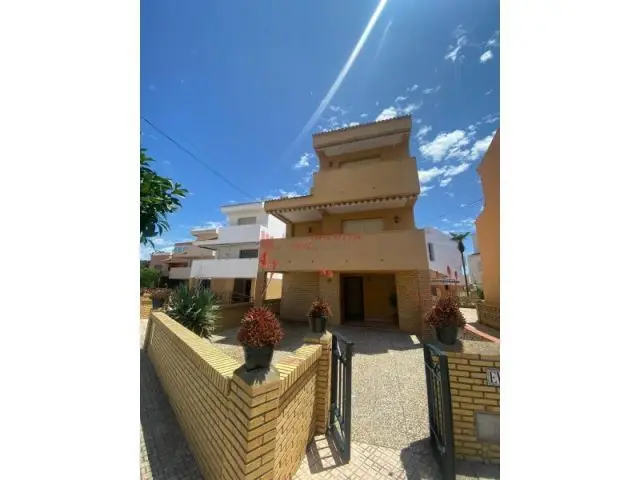 Chalet Duplex Familiar en La Antilla Cerca de la Playa