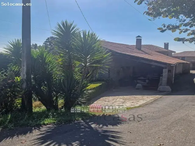 Casa de Pueblo en Irixoa con Fuente Natural