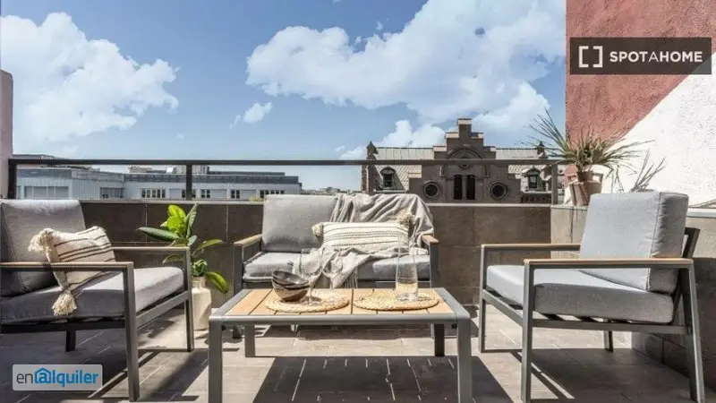 Se alquila piso de 2 habitaciones en Ríos Rosas.