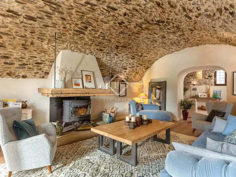 Masía Rústica en venta cerca de la Costa Brava