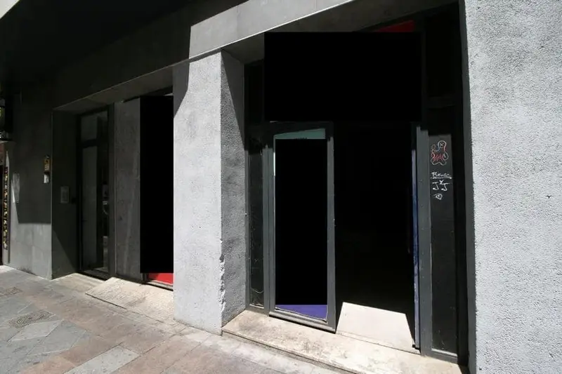 Local Comercial en Alquiler en Granada - 160m2 - Salida de Humos