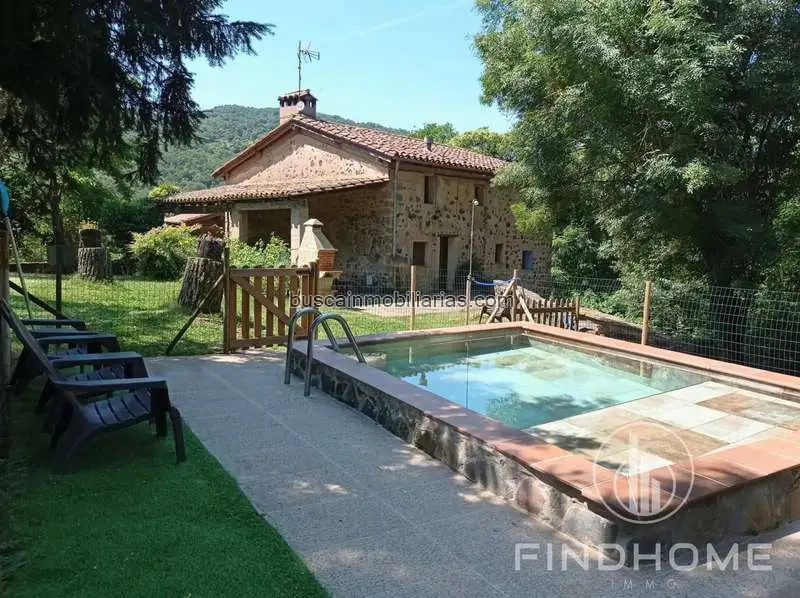 Masia rural con negocio de turismo en Sant Joan les Fonts