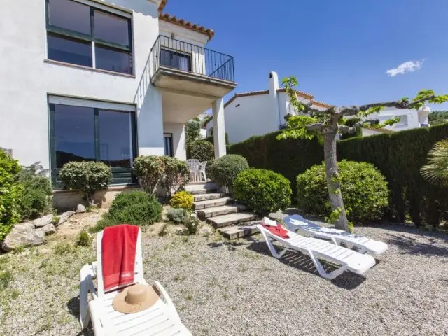 Casa Villa 4 Dormitorios L'Escala Alquiler Cerca Playa