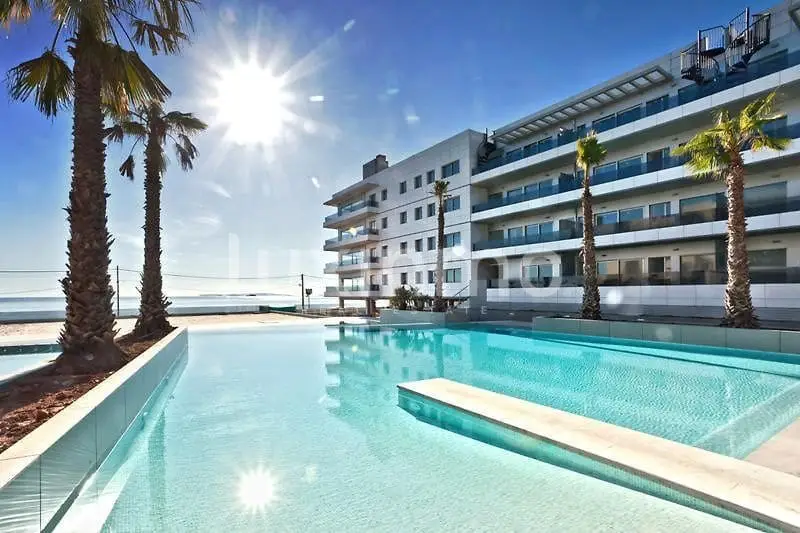 Atico en Venta en Ibiza con Vistas al Mar y Acceso a Playa Privada