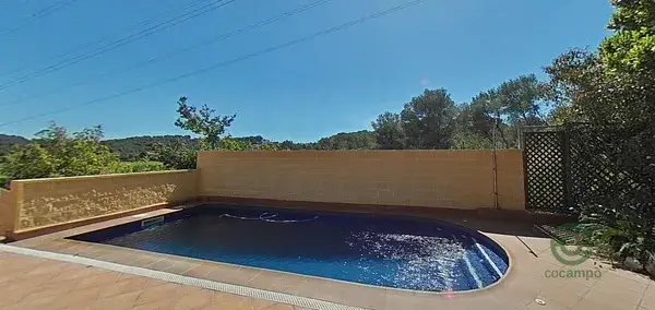 Casa Rústica con Dos Viviendas Independientes en Cubelles