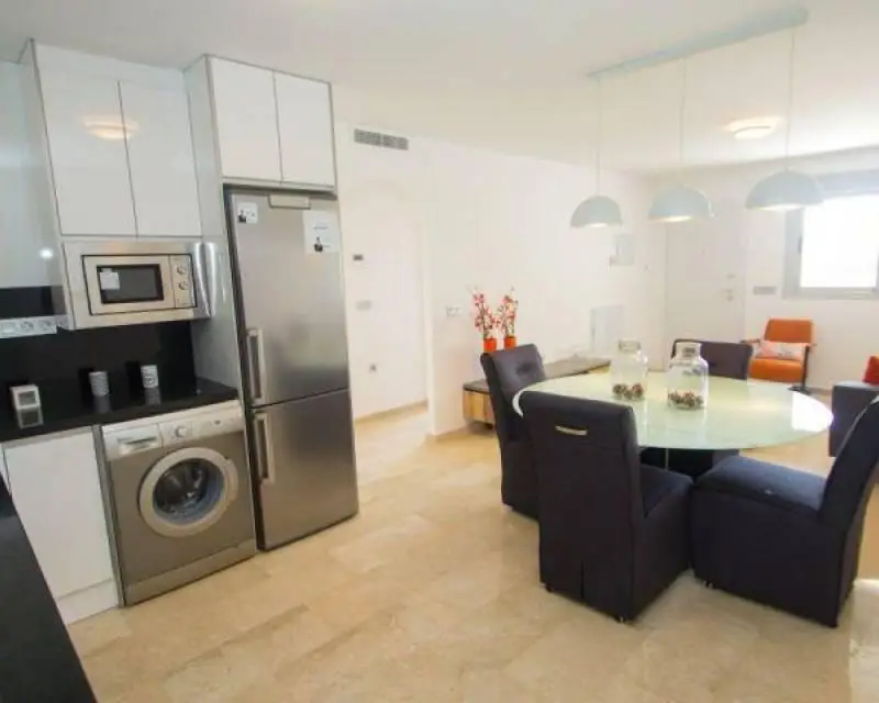 Apartamento en Orihuela Costa con 2 Dormitorios y Piscina