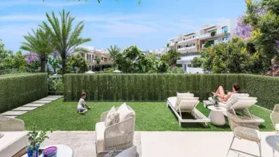 Apartamentos de Lujo en Atalaya: Vistas al Mar y Comunidad Privada