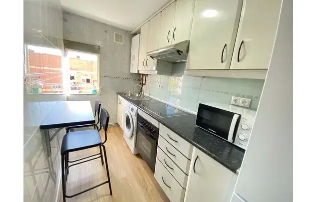 Rent a room of 110 m² in Madrid