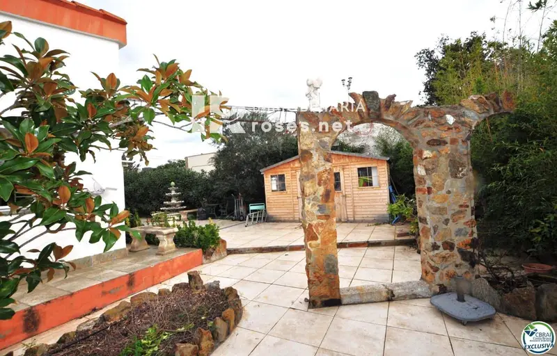 Chalet en Venta en Roses Girona 246m2 con 2 Apartamentos