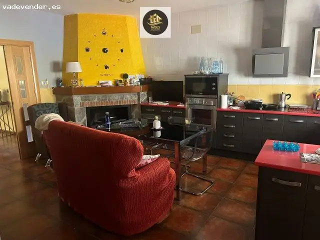 Casa en Baeza con Piscina Privada y Cochera