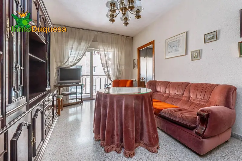 Piso en venta en Granada ciudad: 4 dormitorios, 2 baños, garaje y terraza