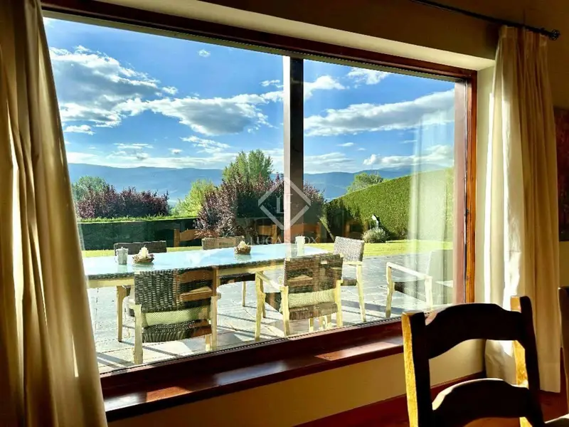 Chalet en venta en Llivia 4 dormitorios 285m2 Jardin