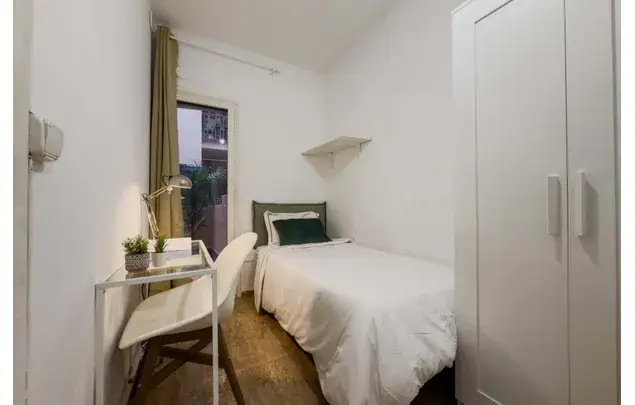 Habitacion en alquiler en Carrer de Cabanes Barcelona