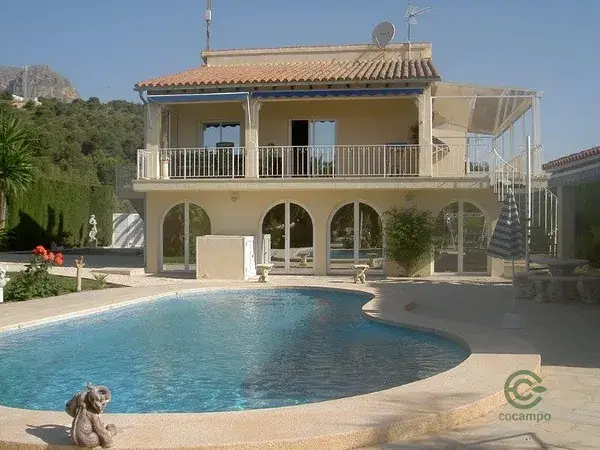 Villa en La Nucia con Vistas al Mar 6 Dormitorios y Piscina