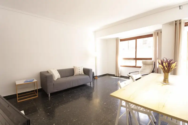Habitacion Individual con Baño Privado en Piso Compartido