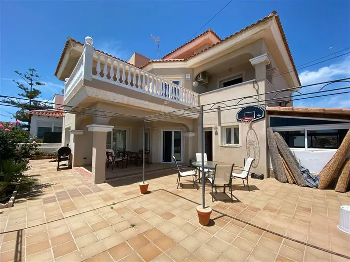 Villa en Venta Las Marinas de Vera 4 Dormitorios Vistas al Mar