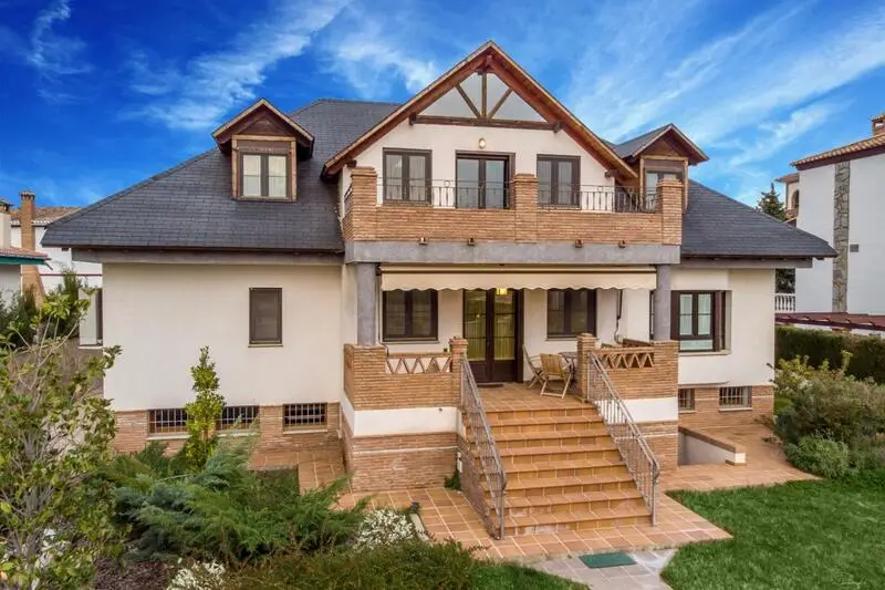 Chalet de Lujo Estilo Nórdico en Otura Granada