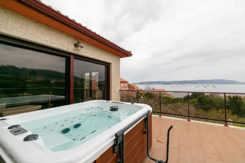 Venta Chalet con Terraza y Jacuzzi en Bueu