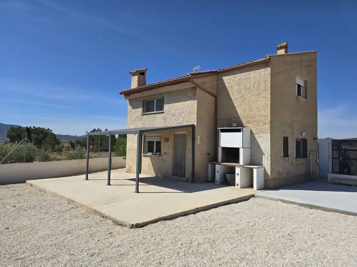 Villa de 2 Dormitorios en Venta - Casa Reformada con Características Ecológicas