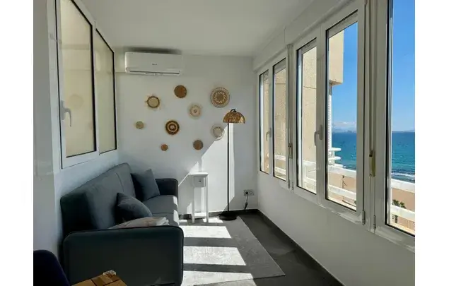 Rent 2 bedroom apartment of 80 m² in Alicante