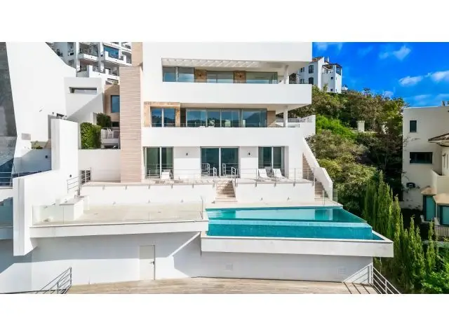 Villa Moderna en Los Arqueros con Vistas Impresionantes