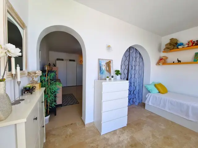 Apartamento 2 Dormitorios en Manilva con Jardín Privado y Vistas al Mar
