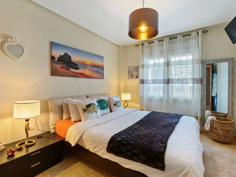 Chalet Madrid Residencial Torrevieja: Casa Adosada con Piscina