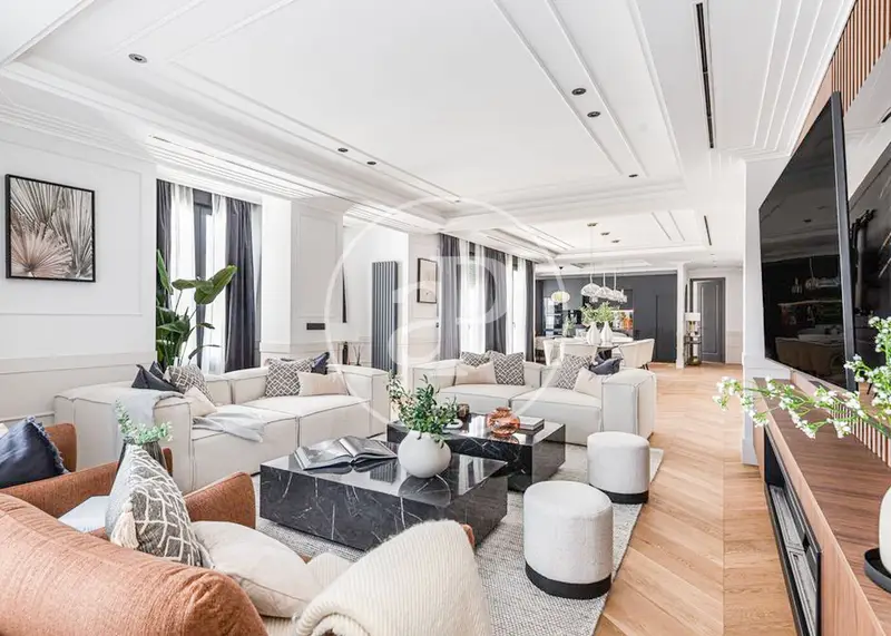 Piso en venta en Jerónimos 232m2 reformado y amueblado