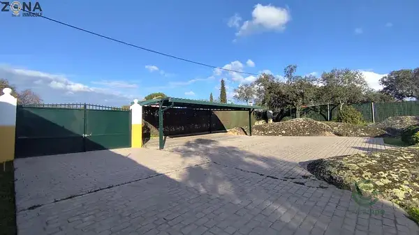 Chalet en Cáceres con Piscina y Gran Parcela