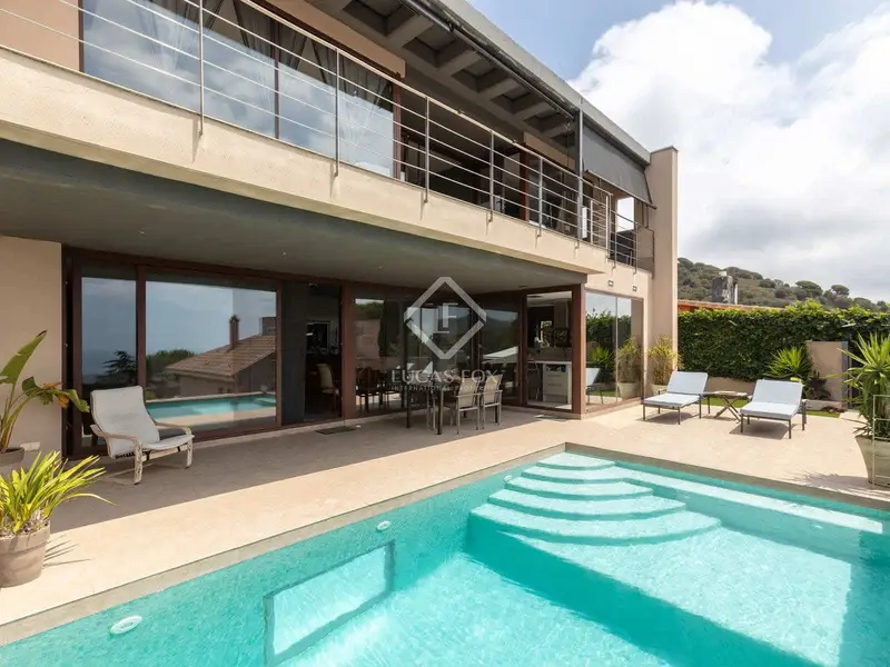 Chalet en Alella con Vistas al Mar y Piscina - Ideal Familias e Inversores