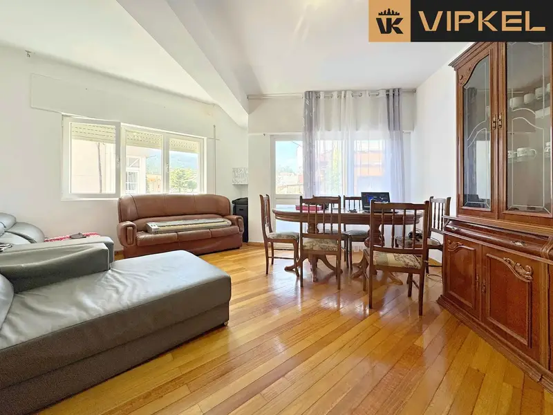 Venta de piso amplio en Cee, ideal familias e inversores