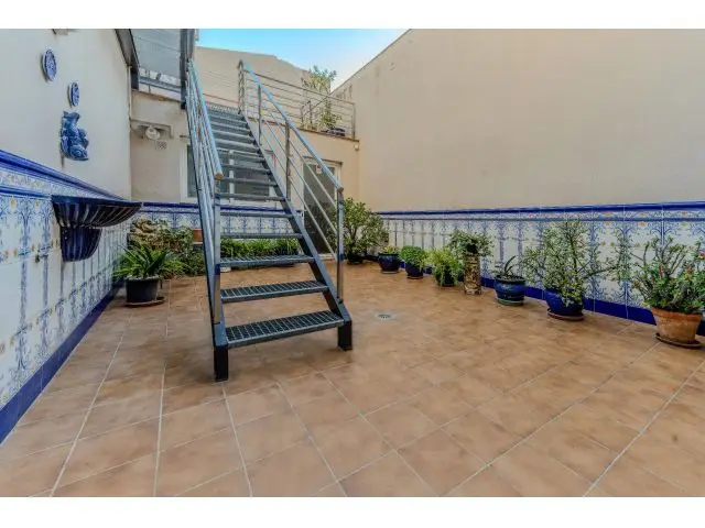 Casa De 5 Hab. Con Ascensor, Garaje, Patio Y Terraza