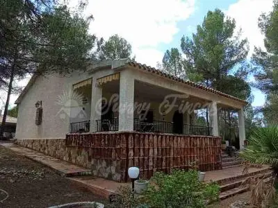Casa Chalet con Piscina en Ayora Valencia