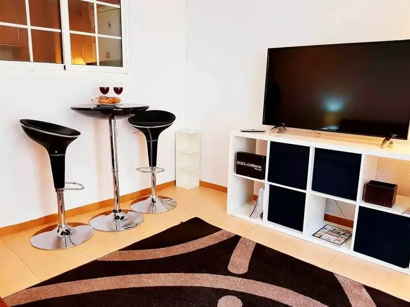 Apartamento en Alquiler Carrera de Capuchinos M

ala 1 Dormitorio 1 Ba
areo