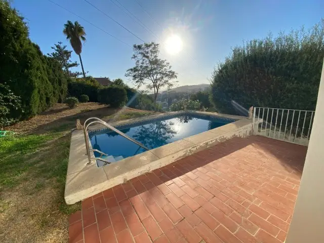 Chalet en El Palo Malaga con Vistas al Mar y Montaña