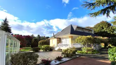 Casa en Venta en Abegondo con Piscina y Gran Finca