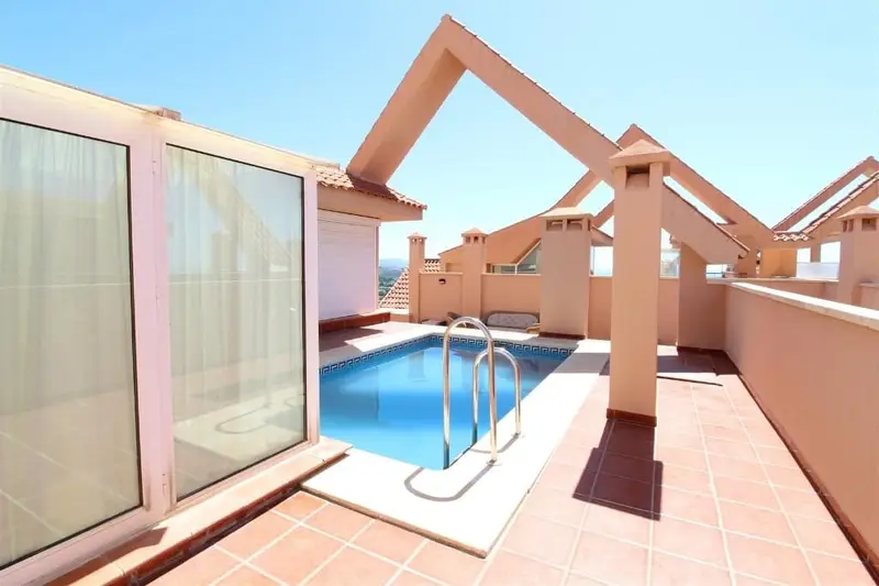 Atico en Alquiler Magna Marbella 3 Dormitorios Piscina Privada