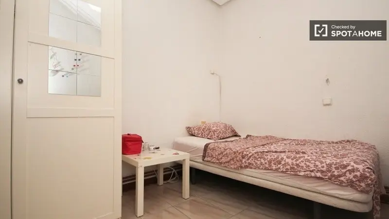 Apartamento 3 dormitorios 1 ba
																																													
																																													
																																													
																																													
																																													
																																													
																																													
																																													
																																													Granada